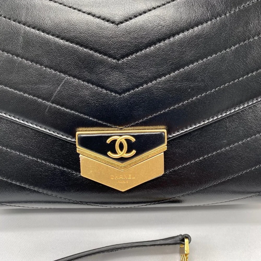 Chanel Black Medal Envelope Flap Bag Chevron Calfskin - Picture 3 of 12